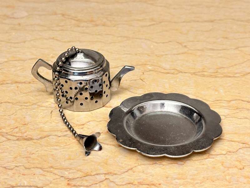 RARE FIND EXQUISITE ONE CUP VINTAGE TEA STRAINER