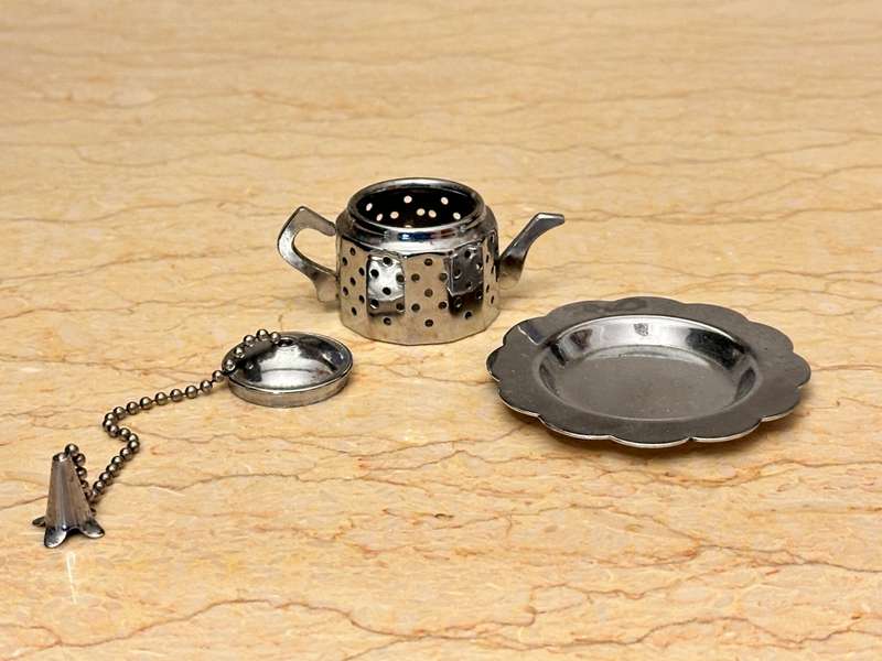 RARE FIND EXQUISITE ONE CUP VINTAGE TEA STRAINER