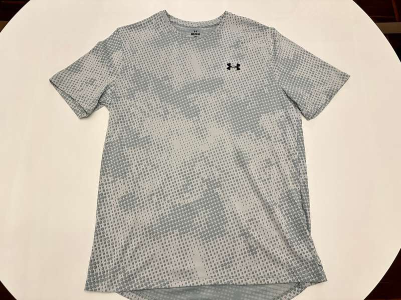 Under Armour Mens Training  Vent Short Sleeve Shirt - Size M