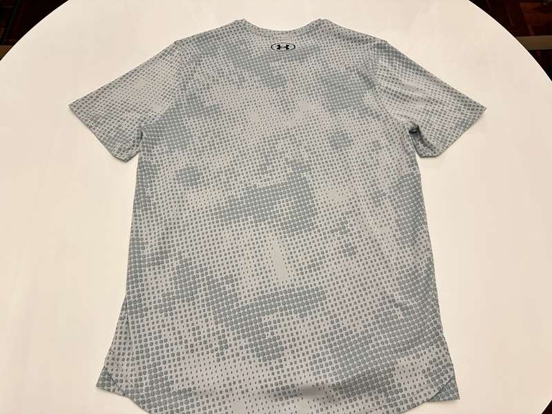 Under Armour Mens Training  Vent Short Sleeve Shirt - Size M