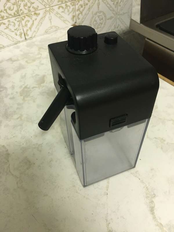Nespresso Delonghi Lattissima Plus ** PLEASE READ **