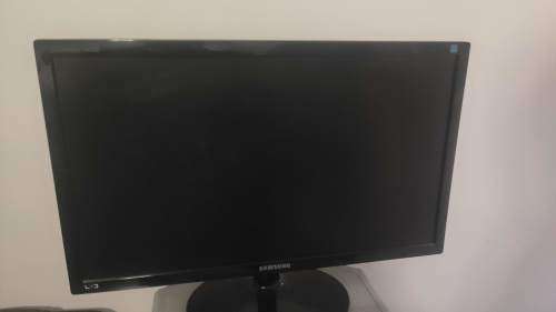 Working PC with 2 screens and UPS