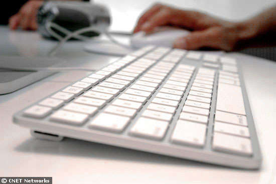 **BARGAIN DEAL**GENUINE APPLE WIRED KEYBOARD - WORTH R700 - GRAB A BARGAIN @ R399!!!!