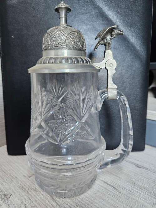 Glass beer mug with lid