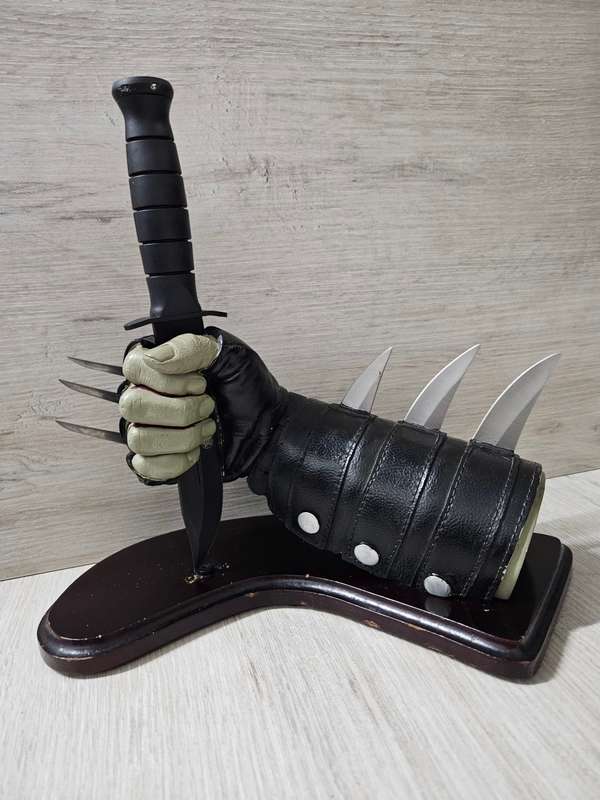 Unique knife display (knife not included)