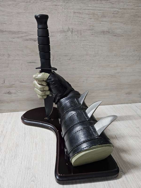 Unique knife display (knife not included)