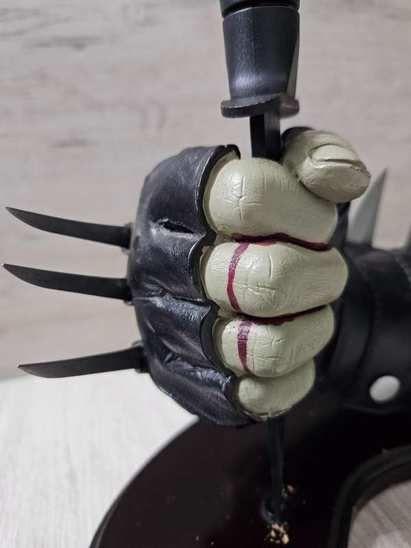 Unique knife display (knife not included)