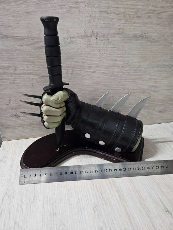 Unique knife display (knife not included)