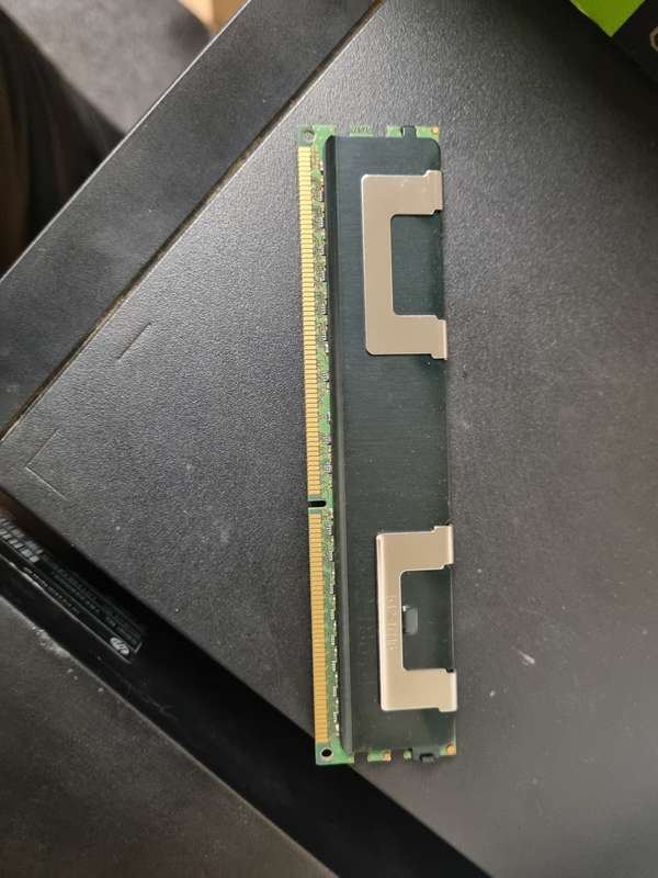 Micron- 4GB DDR3 ECC RAM