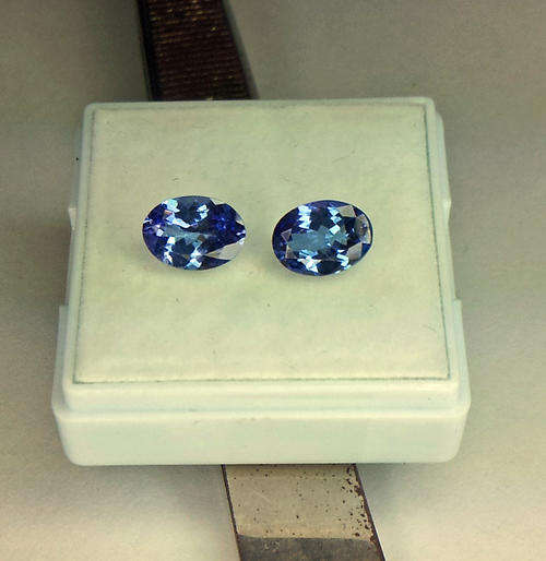 TOP VIOLET BLUE TANZANITE MATCHED PAIR - OVAL CUT (1.97 TCt )