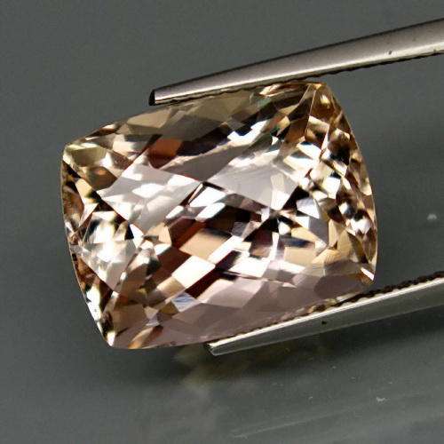 LARGE VVS1 YELLOW KUNZITE/SPODUMENE (16.30 Ct)
