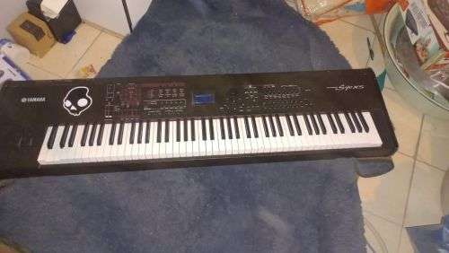 Yamaha S90XS 88-key Synthesizer