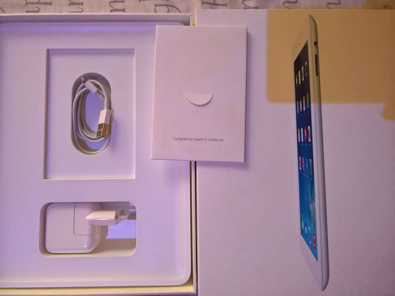 iPad 4th Generation - White 16GB Wi-Fi - LIKE NEW