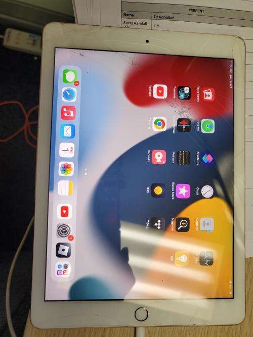 IPAD PRO 9.7 Inch Rose GOLD - Please Read