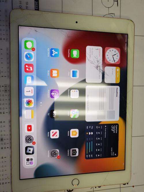 IPAD PRO 9.7 Inch Rose GOLD - Please Read