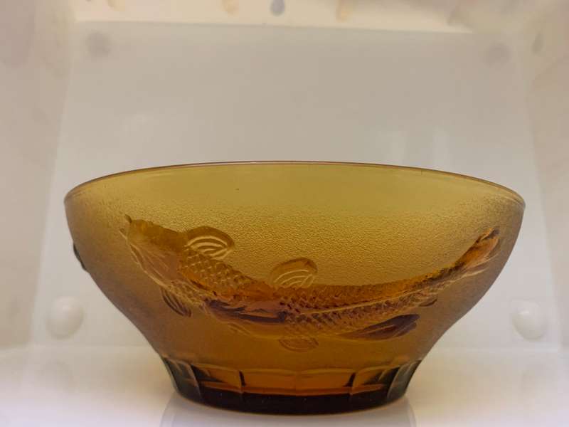 Large 26cm Amber Glass Salad Bowl with Koi Fish, Embossed, Amber Large Serving Bowl, Depression