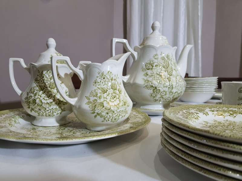 90 piece Royal Staffordshire, Avondale, Ironstone, by J. & G Meakin. c1965 -1970