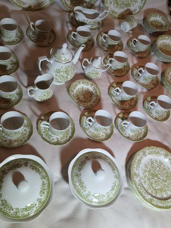 90 piece Royal Staffordshire, Avondale, Ironstone, by J. & G Meakin. c1965 -1970