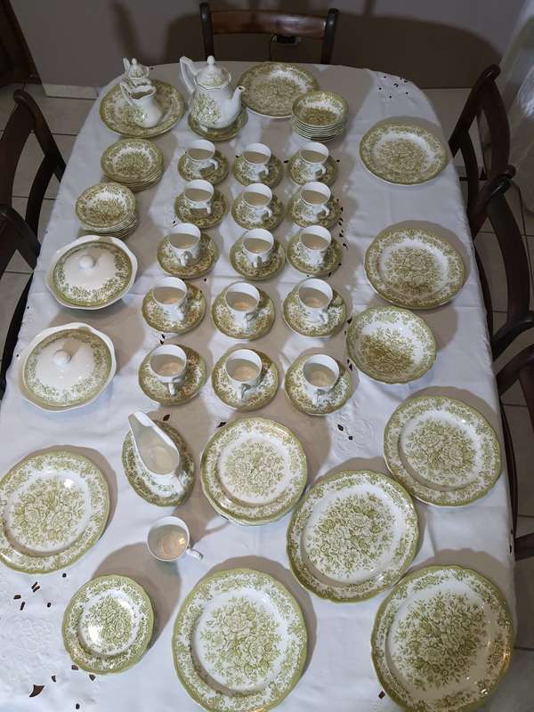 90 piece Royal Staffordshire, Avondale, Ironstone, by J. & G Meakin. c1965 -1970