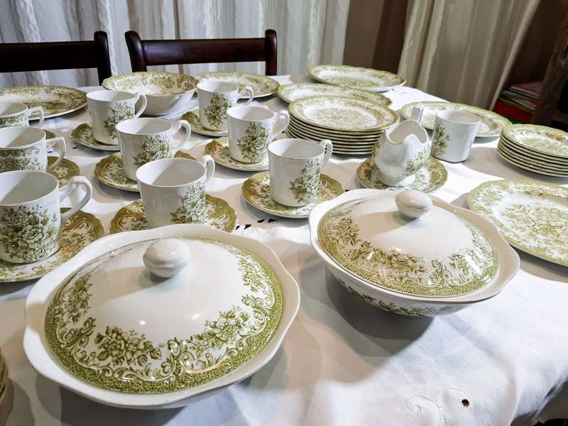 90 piece Royal Staffordshire, Avondale, Ironstone, by J. & G Meakin. c1965 -1970
