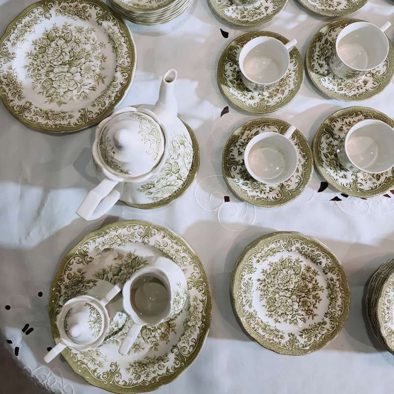 90 piece Royal Staffordshire, Avondale, Ironstone, by J. & G Meakin. c1965 -1970