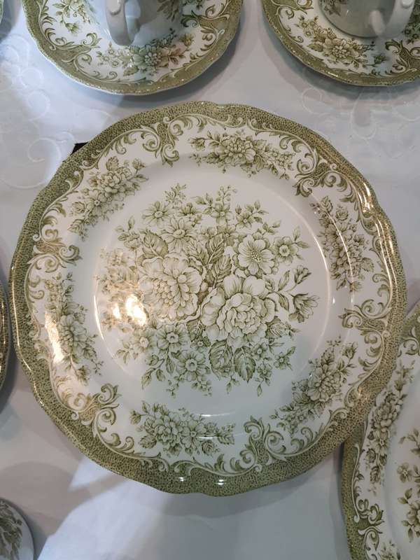 90 piece Royal Staffordshire, Avondale, Ironstone, by J. & G Meakin. c1965 -1970