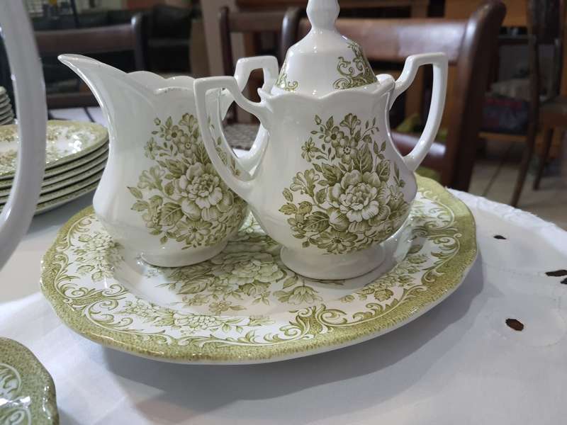 90 piece Royal Staffordshire, Avondale, Ironstone, by J. & G Meakin. c1965 -1970