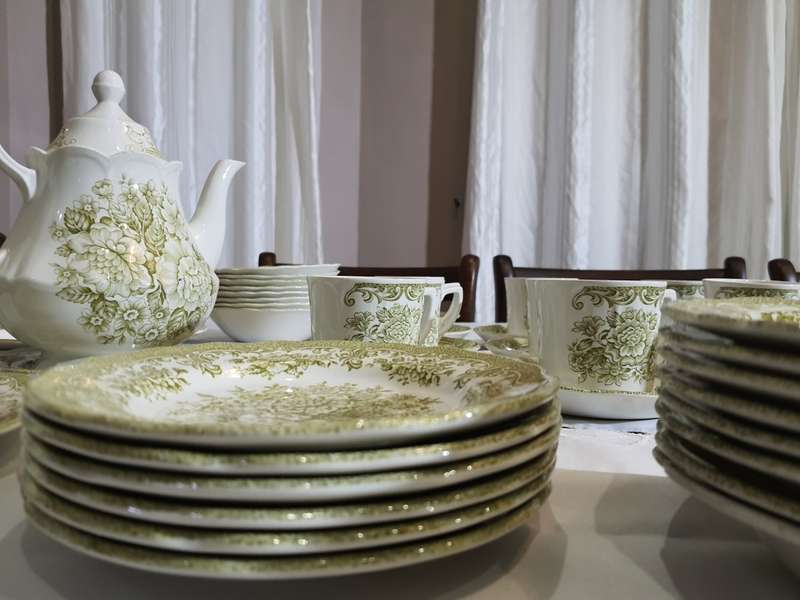 90 piece Royal Staffordshire, Avondale, Ironstone, by J. & G Meakin. c1965 -1970