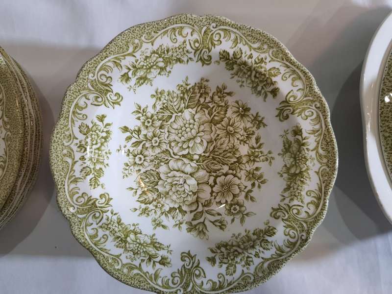 90 piece Royal Staffordshire, Avondale, Ironstone, by J. & G Meakin. c1965 -1970
