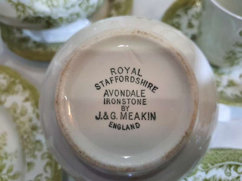90 piece Royal Staffordshire, Avondale, Ironstone, by J. & G Meakin. c1965 -1970