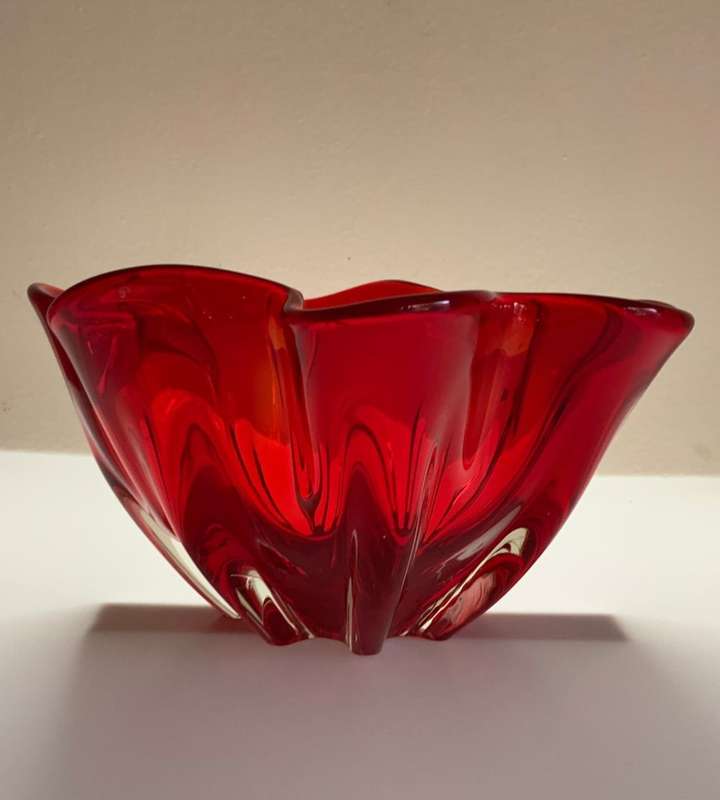 Iwatsu Glass Co Hineri Red Candy Apple Pinched Side Centerpiece Bowl, Japanese Art Glass, 1960s-70s