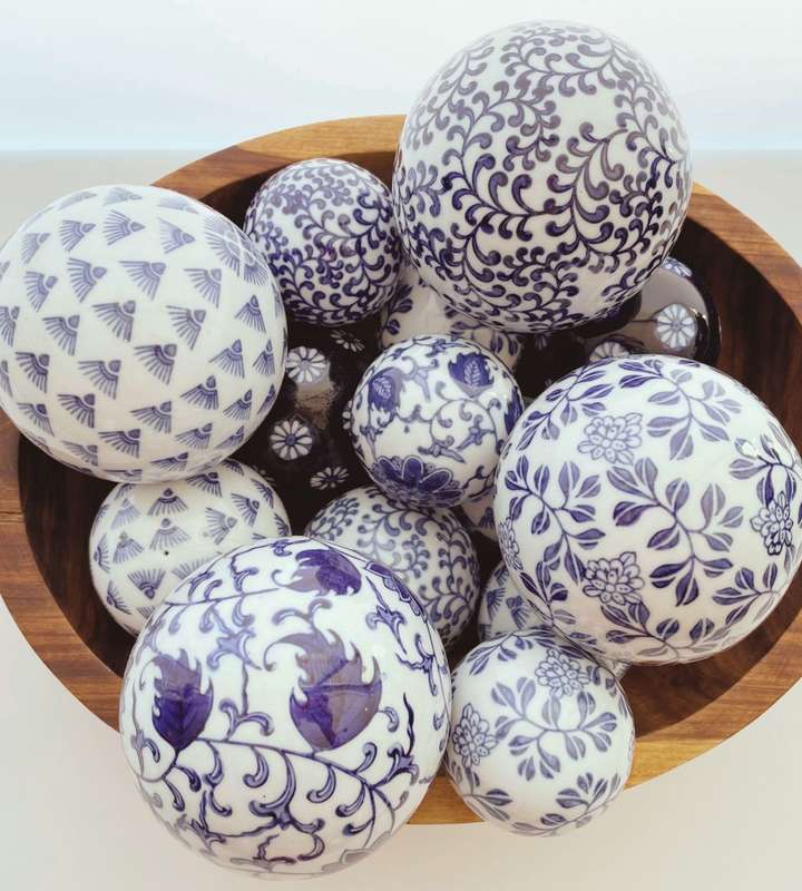 Vintage Chinoiserie Decor: 15 Ceramic Blue & White Balls, Various Patterns, 7-10cm Diameter