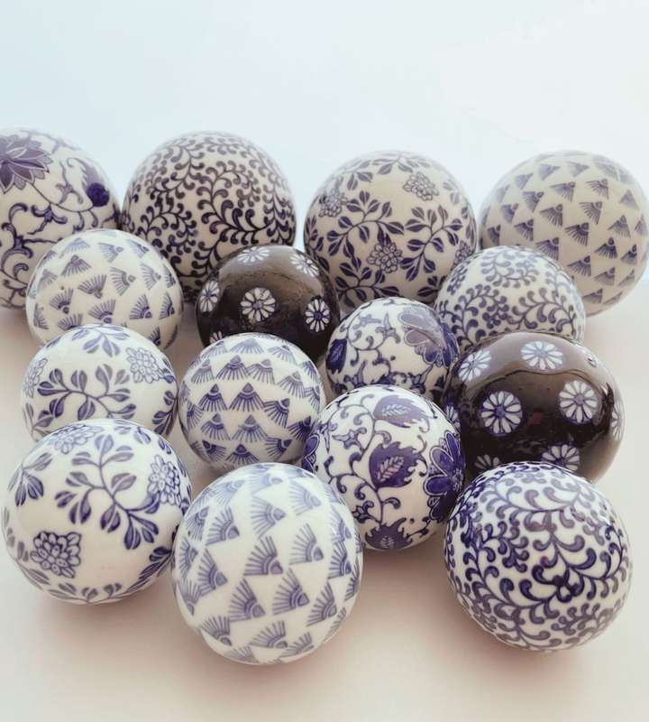Vintage Chinoiserie Decor: 15 Ceramic Blue & White Balls, Various Patterns, 7-10cm Diameter