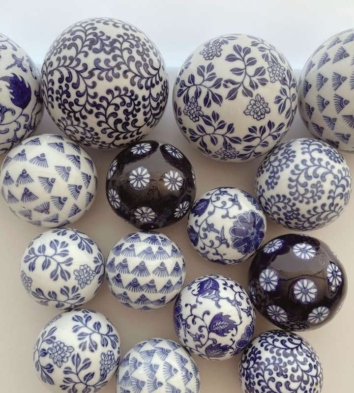 Vintage Chinoiserie Decor: 15 Ceramic Blue & White Balls, Various Patterns, 7-10cm Diameter