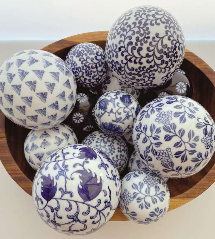 Vintage Chinoiserie Decor: 15 Ceramic Blue & White Balls, Various Patterns, 7-10cm Diameter