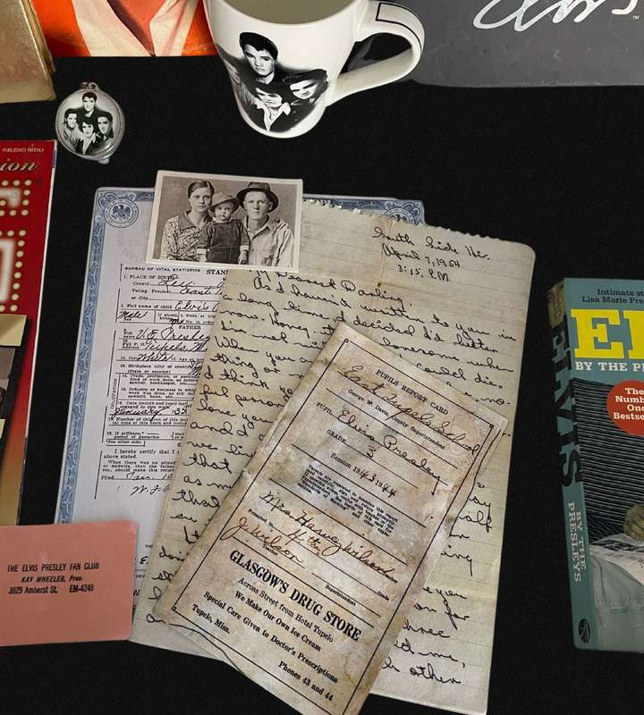 Elvis Presley Fan Collectible Memorabilia Set