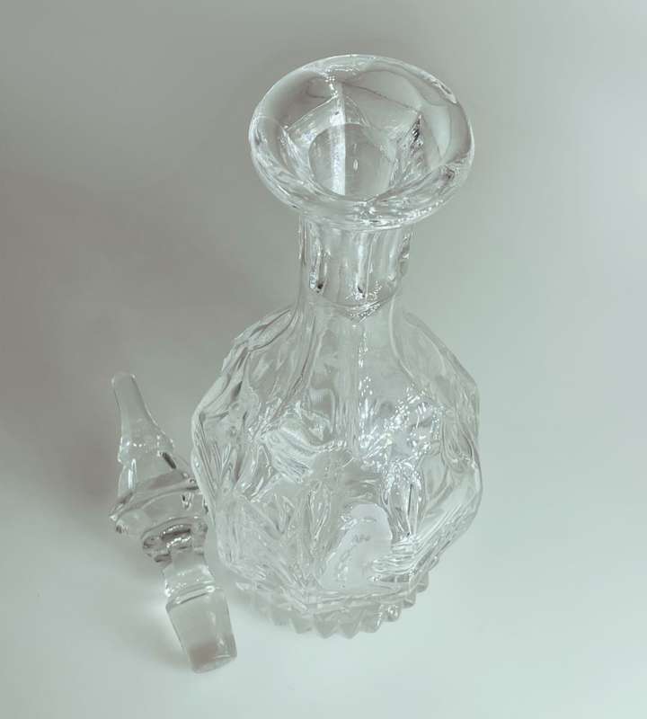 Hofbauer Germany Byrdes Collection Clear Cut Crystal Decanter with Stopper - Stunning Bird Design
