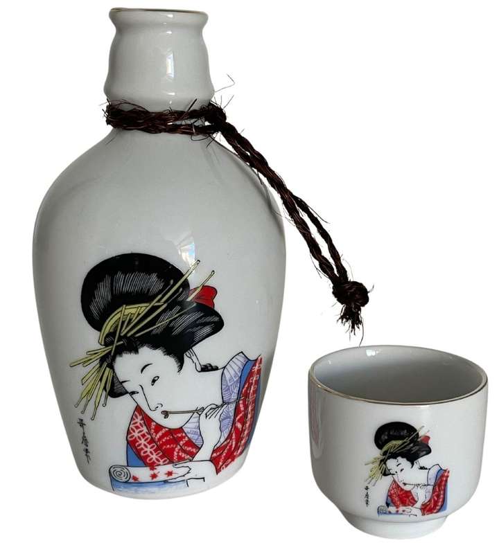 Vintage Japanese Porcelain Geisha Sake Bottle and Cup Set - 180ml Ukiyo-e Tokkuri