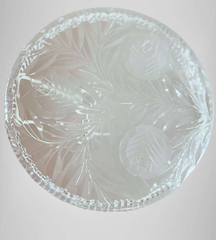 Round Crystal Tray with Gorgeous Floral Design - 22cm Diameter