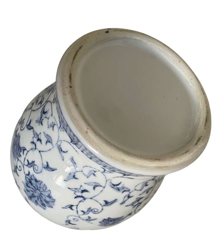 Reduced! Oriental Blue and White Lotus Flower Ginger Jar with Lid - 27cm, Baluster Shape