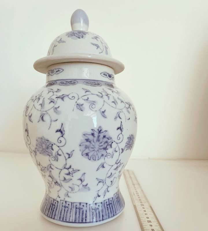 Reduced! Oriental Blue and White Lotus Flower Ginger Jar with Lid - 27cm, Baluster Shape