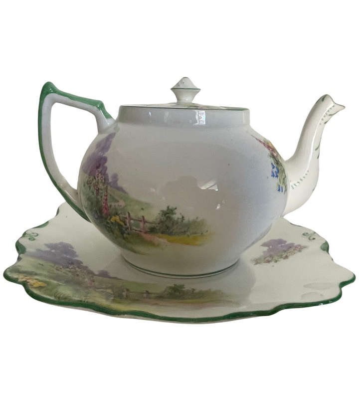 19-Piece Bell China Fine Bone China Set (1936-1966)  Meadowside Pattern, Floral Decorations & Green