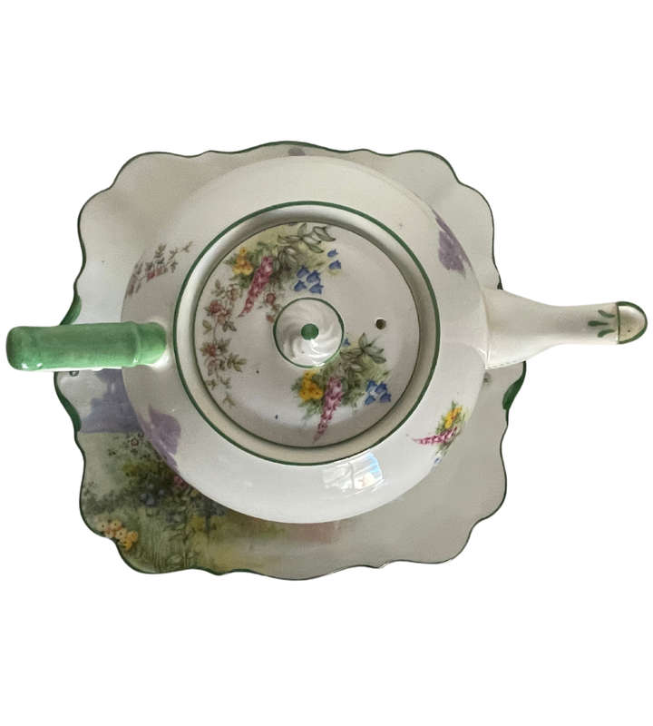 19-Piece Bell China Fine Bone China Set (1936-1966)  Meadowside Pattern, Floral Decorations & Green