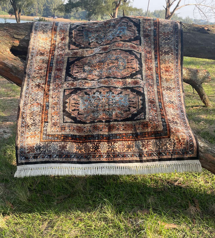 Reduced! Silky Soft Turkish Cashmere Persian-Style Carpet with Wool Fringe (140x180cm)