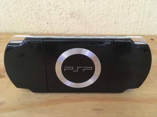 SONY PSP + 7x GAMES + 2GB MEMORY CARD + ACCESSORIES (USED - EXCELLENT CONDITION)