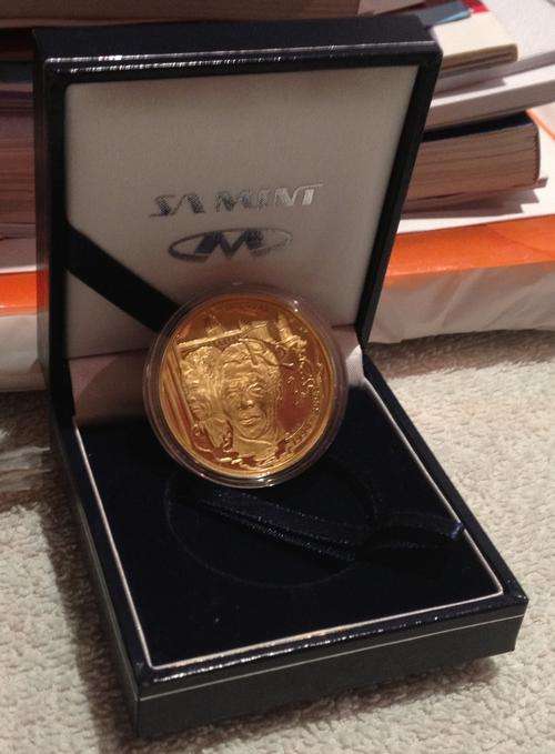 ### 10 YEAR 1oz MANDELA DEMOCRACY @ GOLD VALUE ### No Box or Cert !!