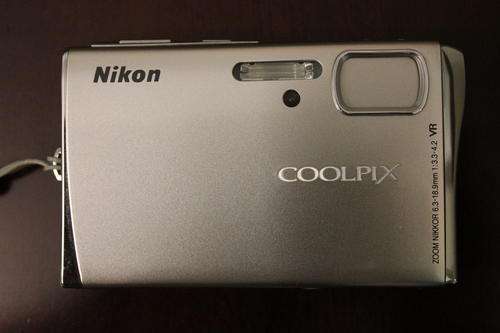 Nikon S51c with WiFi & internet connectivity, original accessories & two Lithium Ion batteries. A+++