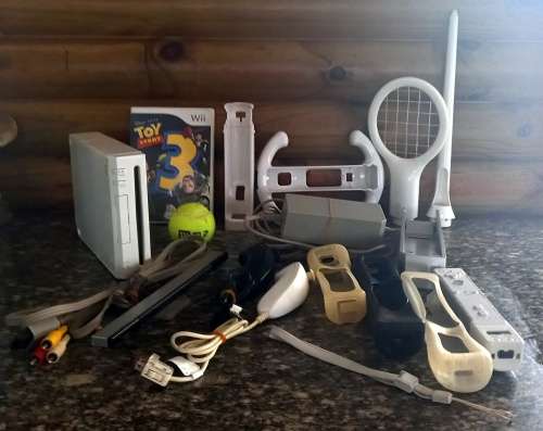 Nintendo Wii Bundle - See Description