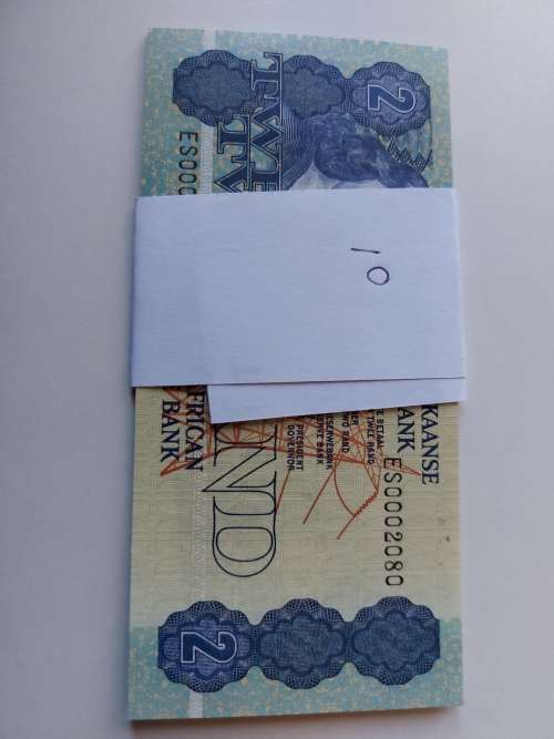 10 TWO RAND NOTES IN SEQUENSE