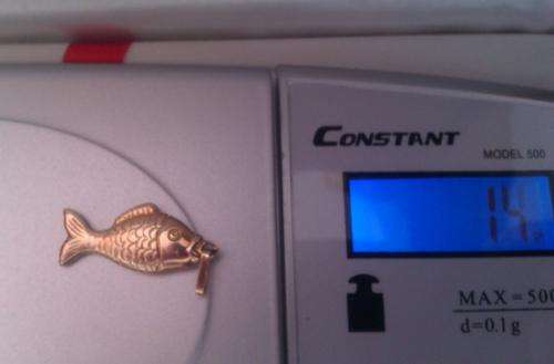9CT GOLD FISH. SOLID GOLD HANDMADE DESIGNER JEWELLERY PIECE TO ADD TO YOUR CHARMS